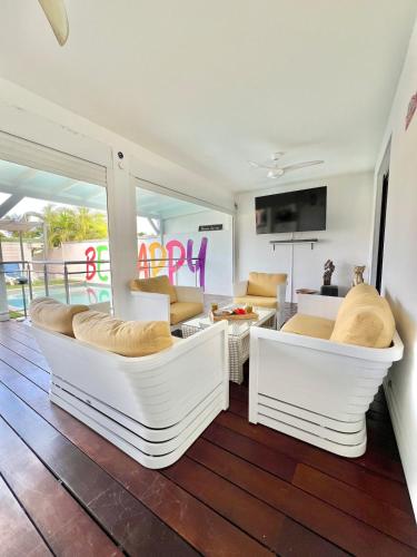 Φωτογραφία από το άλμπουμ του Villa Cataleya - Jacuzzi, Pool & Sea View in Orient Bay σε Orient Bay