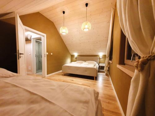 Ένα ή περισσότερα κρεβάτια σε δωμάτιο στο Eco-apartmány DOMA POD JAVOROM - Jacuzzi & MountainView