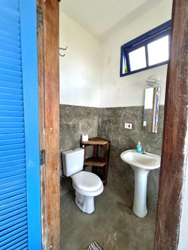 a bathroom with a toilet and a sink at Lar da Lara in Ilhabela