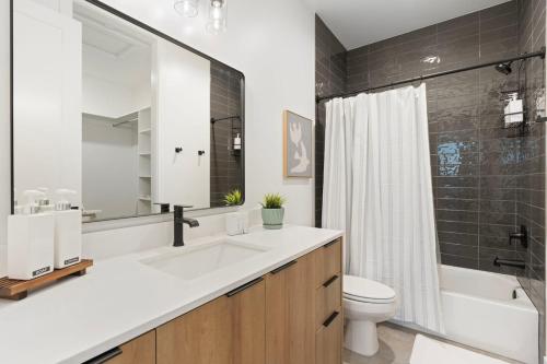 Ένα μπάνιο στο Brand new townhome in Page Arizona