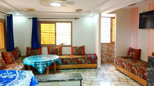 a living room with a couch and a table at Dar Bouchikhi in Moulay Yacoub