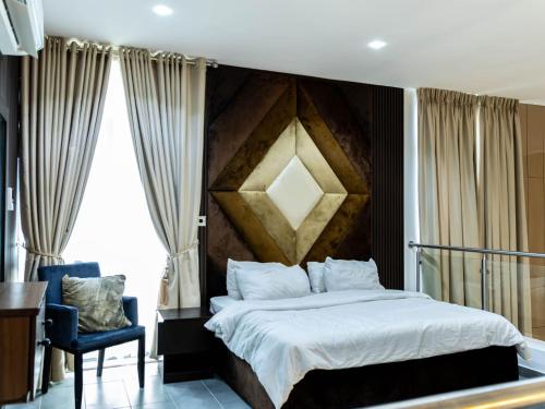 Postel nebo postele na pokoji v ubytování Emerald harbor apartments