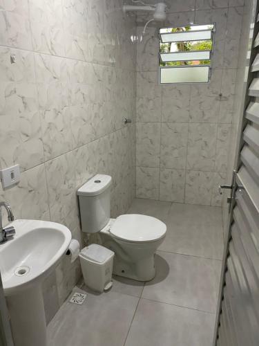 Ένα μπάνιο στο casa de temporada litoral Boraceia Beach