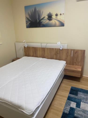 Postel nebo postele na pokoji v ubytování Hévíz Tavirózsa Apartman