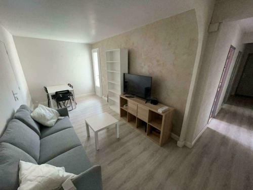 Chambre Privée dans Appartement Partagé - Calme et Lumineux - Proche Bordeaux - F1-5