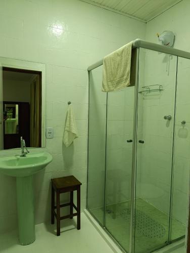 a bathroom with a glass shower and a sink at Soledade Pousada e Apart Hotel in Morro do Chapéu