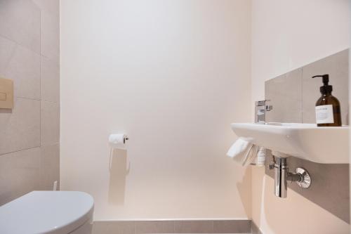 Lux, 2BD- 2 Ensuite, Steps from CityCentre,Next to Shambles, Xmas Market photo 20