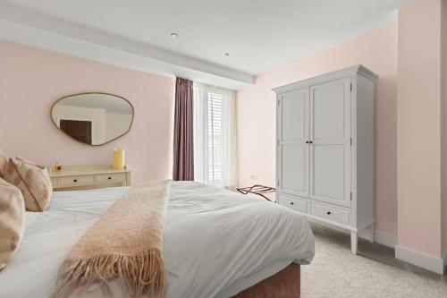 Lux, 2BD- 2 Ensuite, Steps from CityCentre,Next to Shambles, Xmas Market photo 13