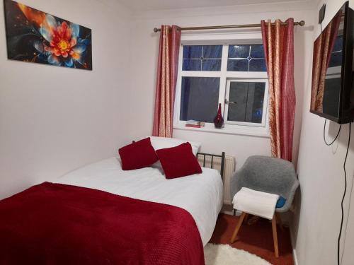 Ένα ή περισσότερα κρεβάτια σε δωμάτιο στο A Four Bedroom House