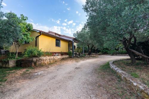 Φωτογραφία από το άλμπουμ του Studio Apartment Truffle Baron for 2 countryside σε Rovinj