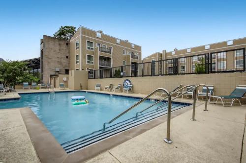 a swimming pool with a slide in front of a building at Downtown Nashville Riverfront Unit 820 in Nashville