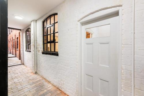 Enamel Works - The Balcony photo 25