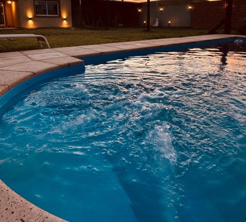 Πισίνα στο ή κοντά στο Departamento Parque, Asador y Pileta Privada, uso exclusivo