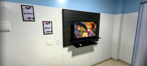 Μια τηλεόραση ή/και κέντρο ψυχαγωγίας στο Ap2 30 minutos de gramado com vaga centro igrejinha