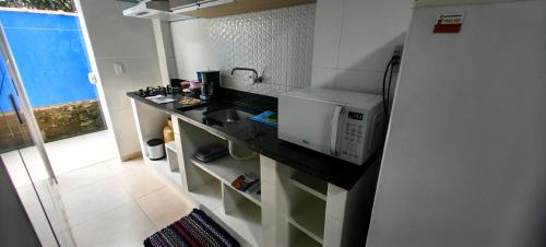 Η κουζίνα ή μικρή κουζίνα στο Ap2 30 minutos de gramado com vaga centro igrejinha