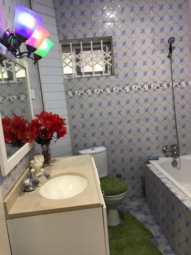 Ένα μπάνιο στο Luxurious Chantan Apartment