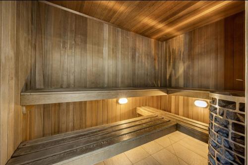 صورة لـ VC Skytower view With Swimming pools & Suna Retreat في أوكلاند