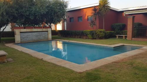 Πισίνα στο ή κοντά στο Strelitzia Apartment
