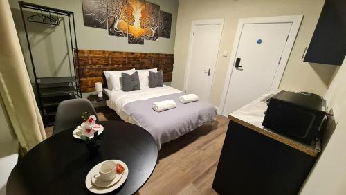 a hotel room with a bed and a table and chairs at City Stays Norwich in Norwich