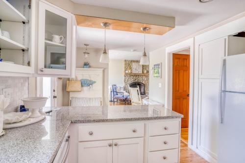 Ένα μπάνιο στο Salt Life Cottage