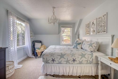 Ένα ή περισσότερα κρεβάτια σε δωμάτιο στο Salt Life Cottage