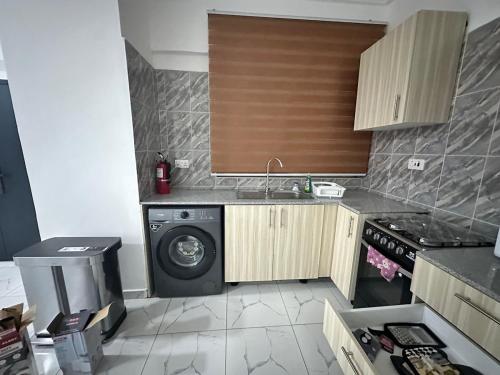 Cucina o angolo cottura di Sigma Theta Homes - Ayi Mensah