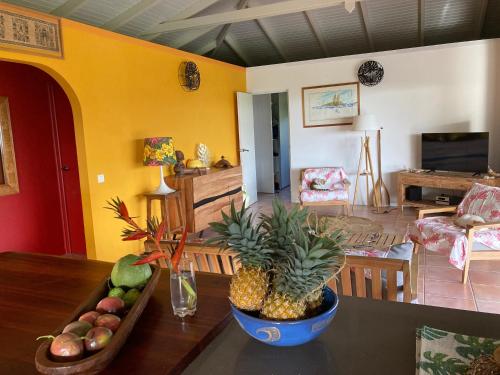 a living room with a table with pineapple on it at Fare Panaipo in Uturoa