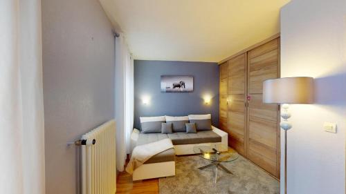 a bedroom with a bed and a table in a room at au pied du Haut Koenigsbourg 1 in Saint-Hippolyte