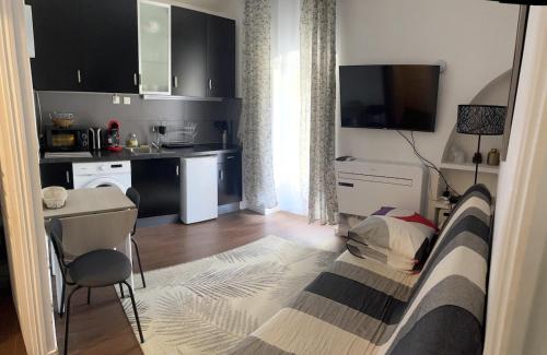 Nice 2-room apartment off the beach