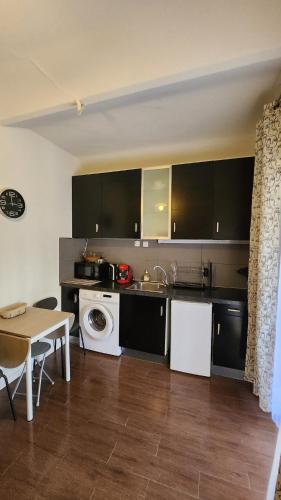 Nice 2-room apartment off the beach