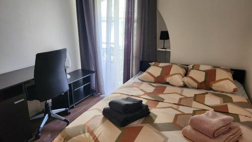 Nice 2-room apartment off the beach