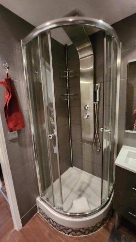 Nice 2-room apartment off the beach