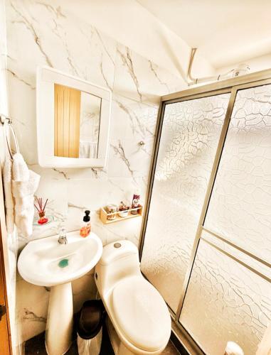 Ένα μπάνιο στο Apartahotel- Alojamiento Familiar- Apartamentos Privados Kira