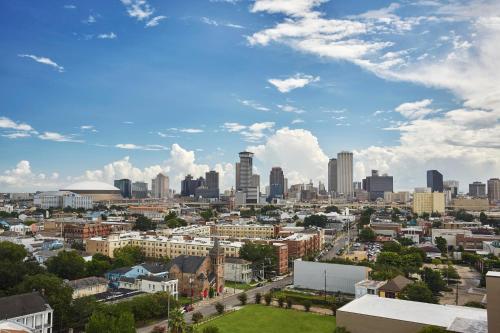 Pemandangan umum bagi New Orleans atau pemandangan bandar yang diambil dari hotel