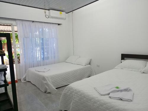 Giường trong phòng chung tại Habitación Hilmar