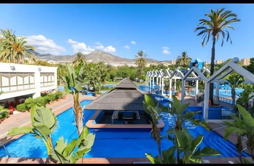 a view of the pool at the resort at Relax Beach in Benalmádena