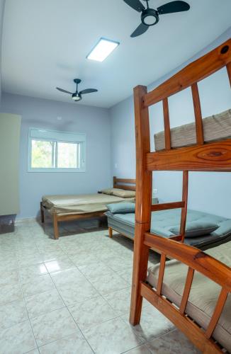 a room with several bunk beds in it at O paraíso em Peruíbe Casa para até 25 pessoas in Peruíbe