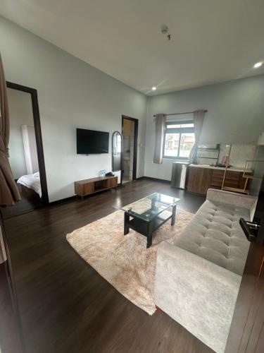 TV a/nebo společenská místnost v ubytování Hotel Apartment Da Lat