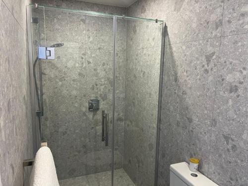 Phòng tắm tại Epsom Home Suite