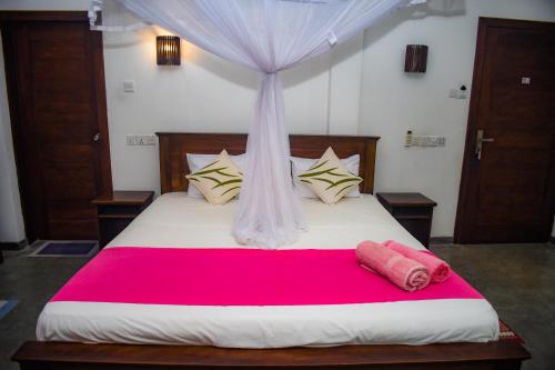 Una cama o camas en una habitación de Sunworld Villa