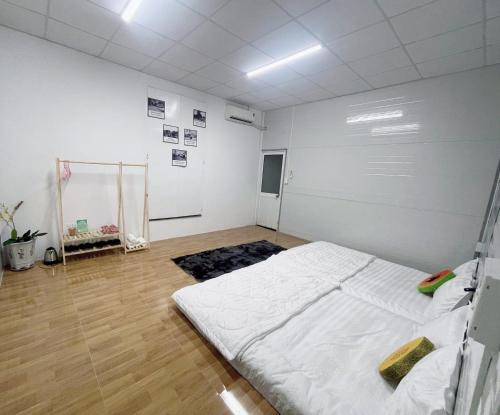 Ένα ή περισσότερα κρεβάτια σε δωμάτιο στο Lullaby Homestay