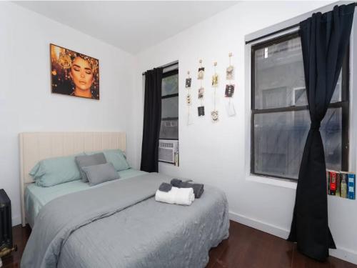 Postel nebo postele na pokoji v ubytování The Outstand NYC