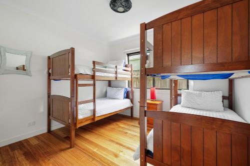 En eller flere senge i et værelse på Blue Tides Getaway