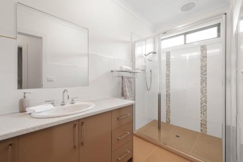 Et badeværelse på Blue Tides Getaway