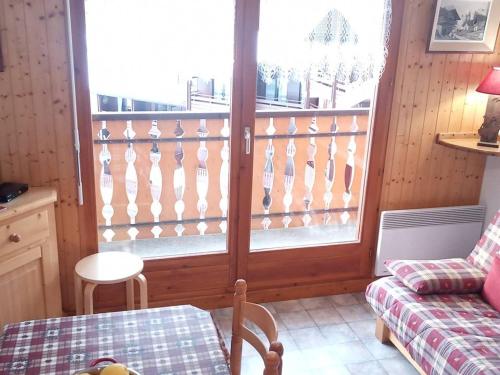 2 pièces avec lave-linge, parking et balcon - St Jean d'Aulps - FR-1-573-148