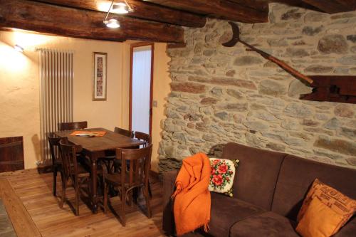 Χώρος καθιστικού στο Il Fienile Della Nonna Introd