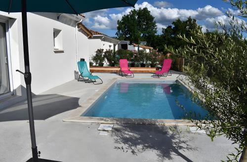 Swimmingpoolen hos eller tæt på Villa Lisa