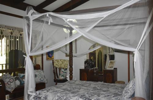 Ένα ή περισσότερα κρεβάτια σε δωμάτιο στο Oskar's Rain Forest Retreat