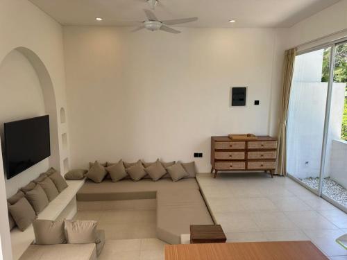Khu vực ghế ngồi tại Modern 2BR Private Pool Villa in Uluwatu Pecatu