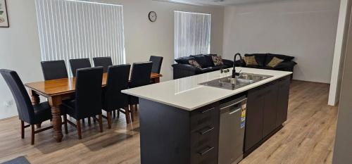 Φωτογραφία από το άλμπουμ του Comfortable Getaway for Families groups σε Byford